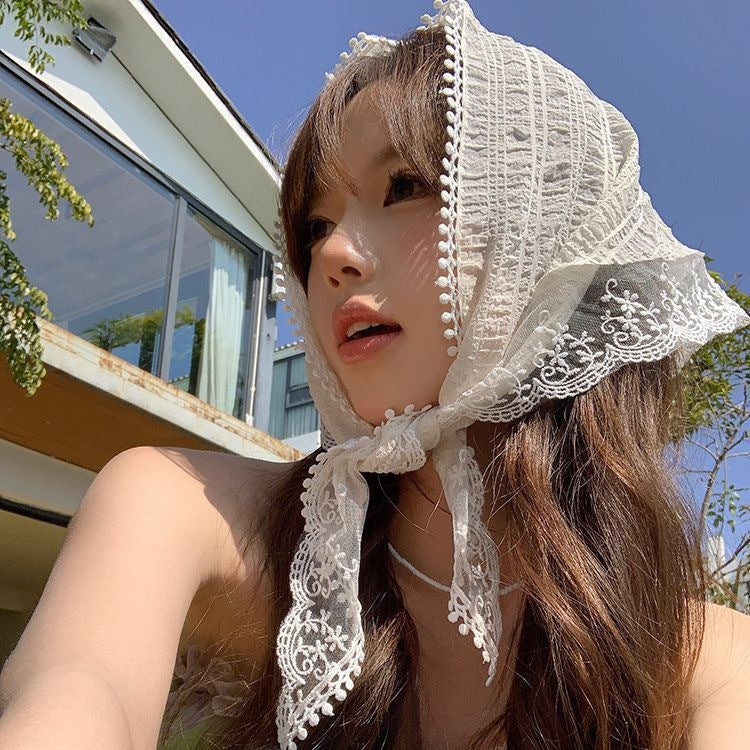 FOULARD EN DENTELLE RETRO