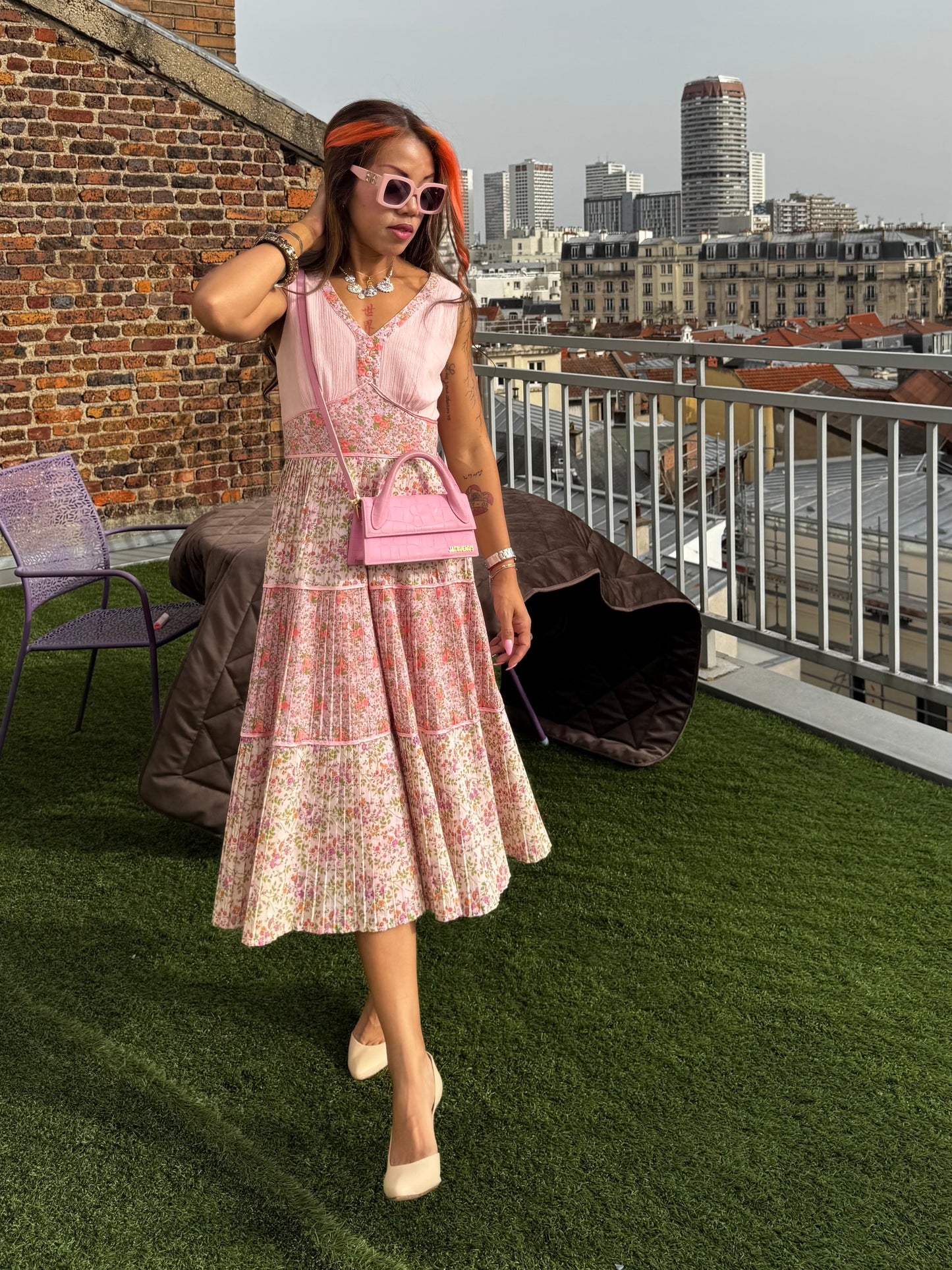 Robe vintage fleurie rose – robe romantique plissée style parisien