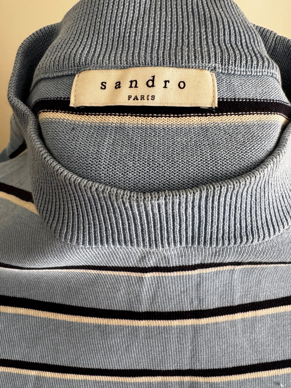 Pull Léger Col Montant Sandro Paris Vintage – Mailles Fines à Rayures Bleu Ciel, Noir & Crème