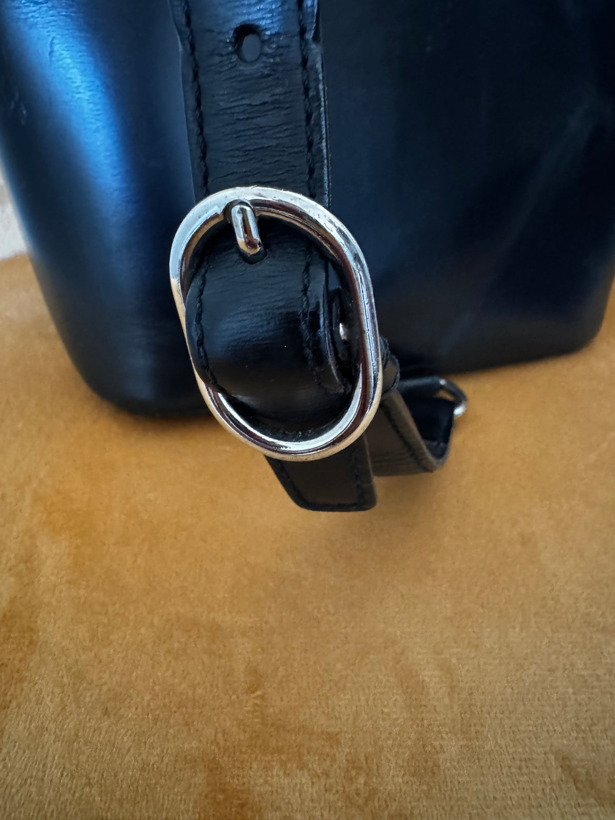 Sac Seau Cartier "Panthère" Vintage – Cuir Lisse Marine & Attache Panthère Argentée (1990)