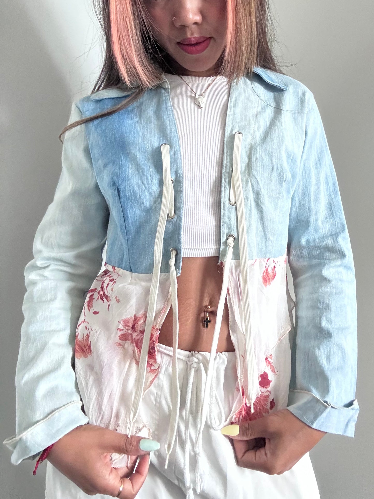 Veste crop en jean et voile fleuri – Style Y2K Bohème Fairycore