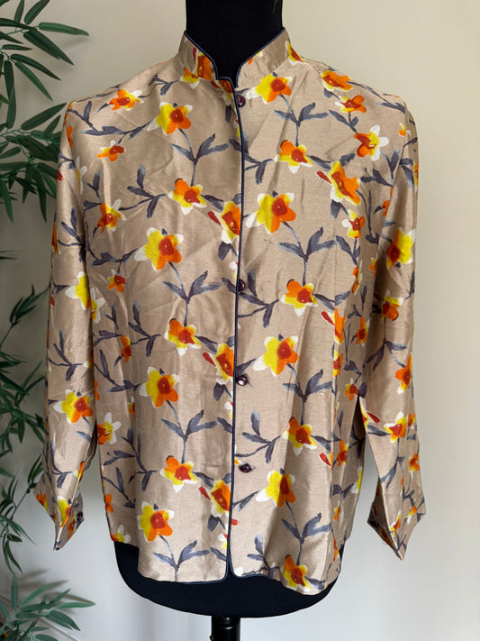 Veste de Tailleur Pierre Balmain Vintage en Soie – Motif Floral Jaune & Col Officier (Made under License)