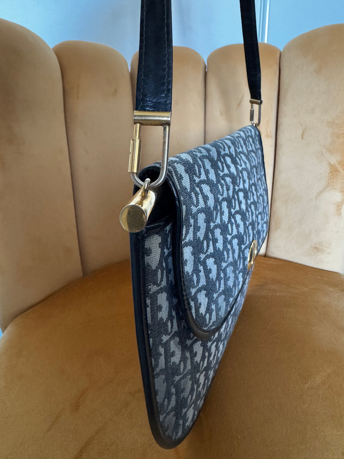 Sac Besace Christian Dior Vintage – Monogramme Trotter Oblique Bleu Marine & Boucle CD