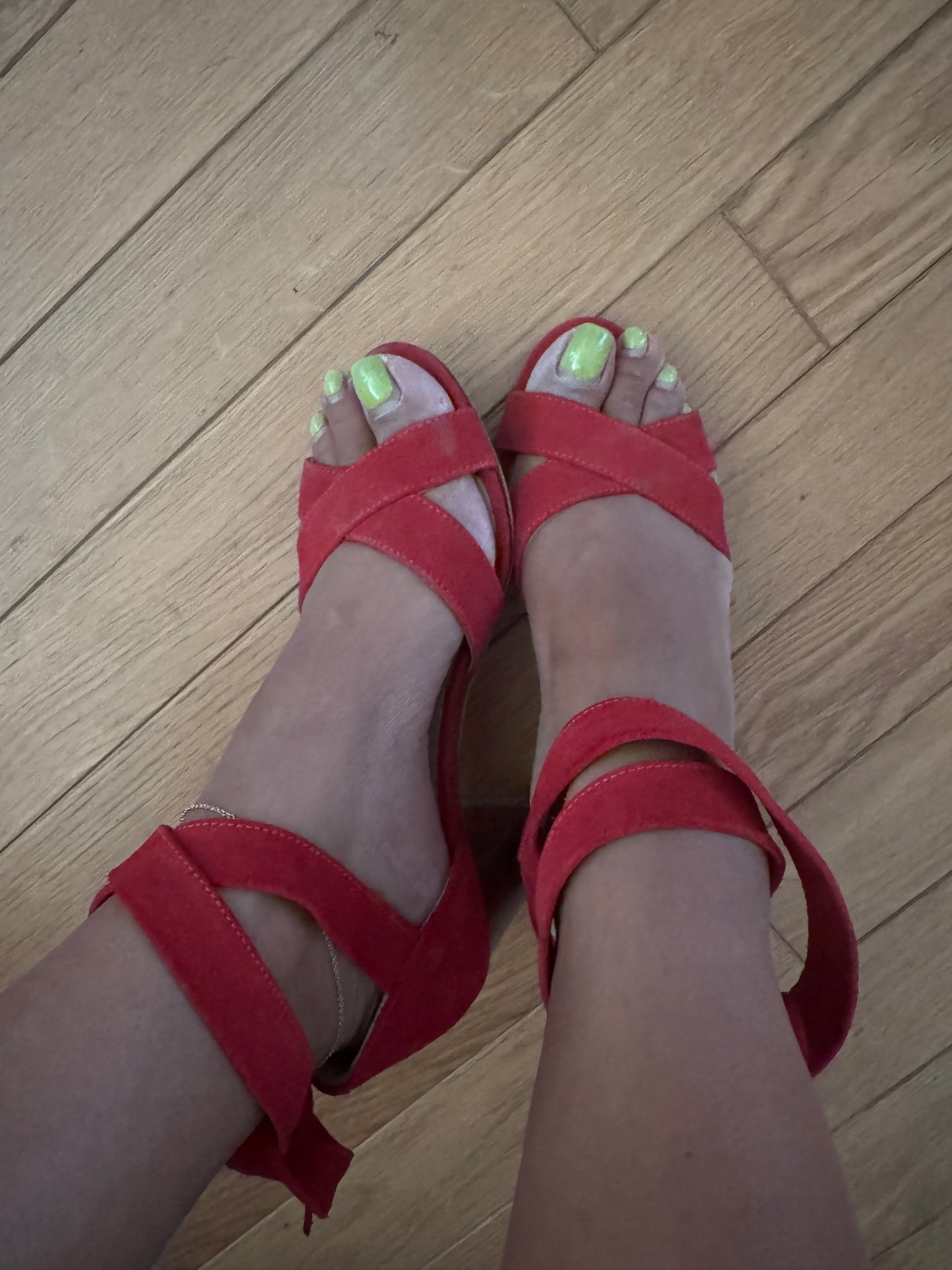 Sandales Bobbies rouges en cuir véritable – Talon carré – Made in Portugal