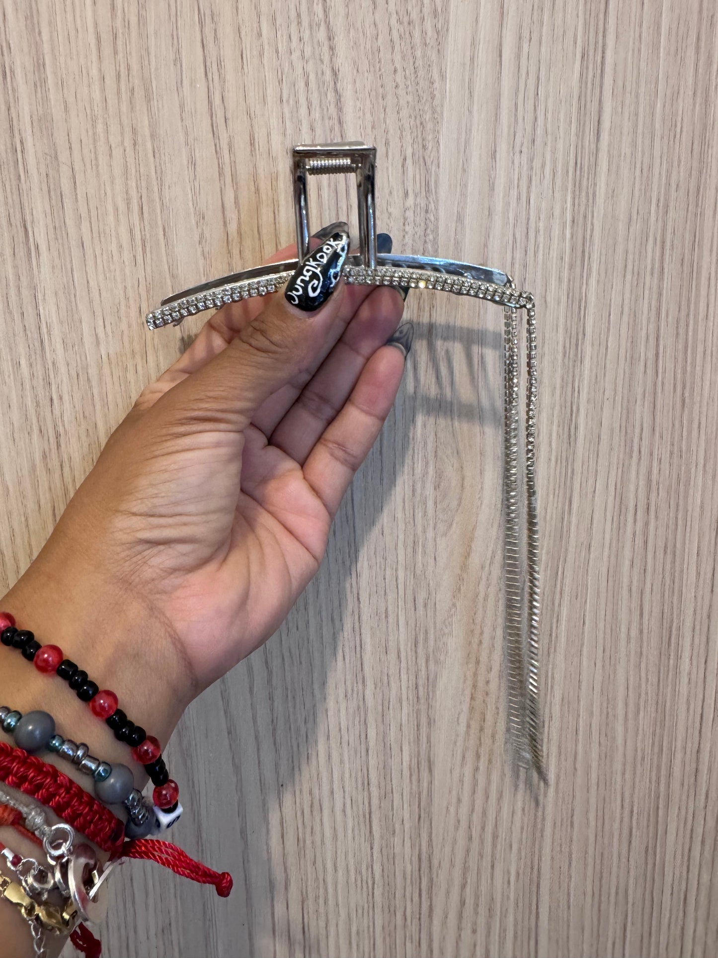 Pince à cheveux argentée à strass avec chaînes pendantes – Élégance & brillance