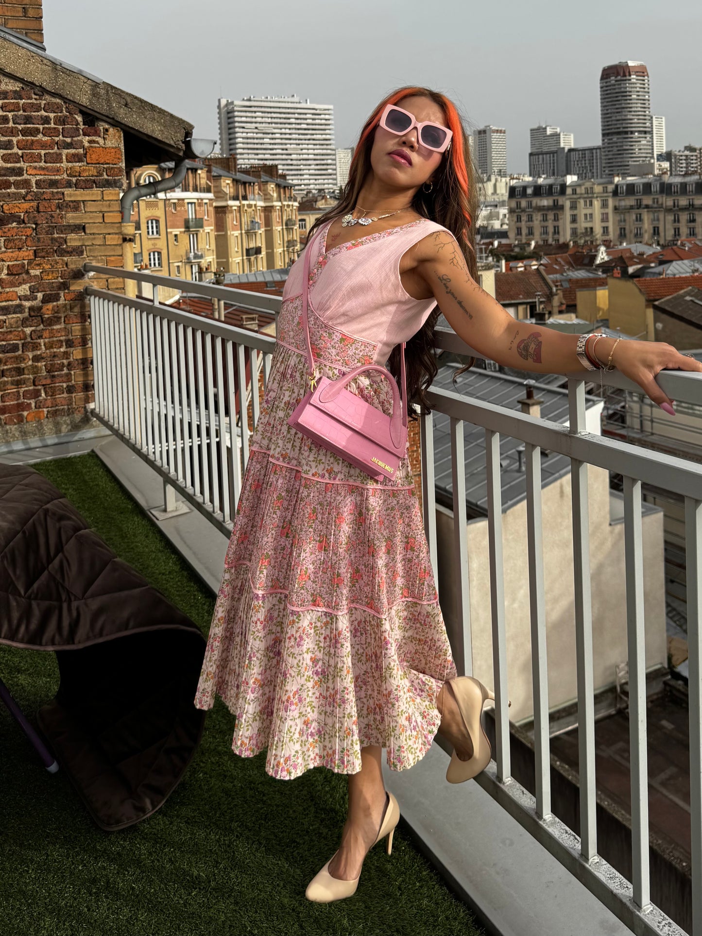 Robe vintage fleurie rose – robe romantique plissée style parisien