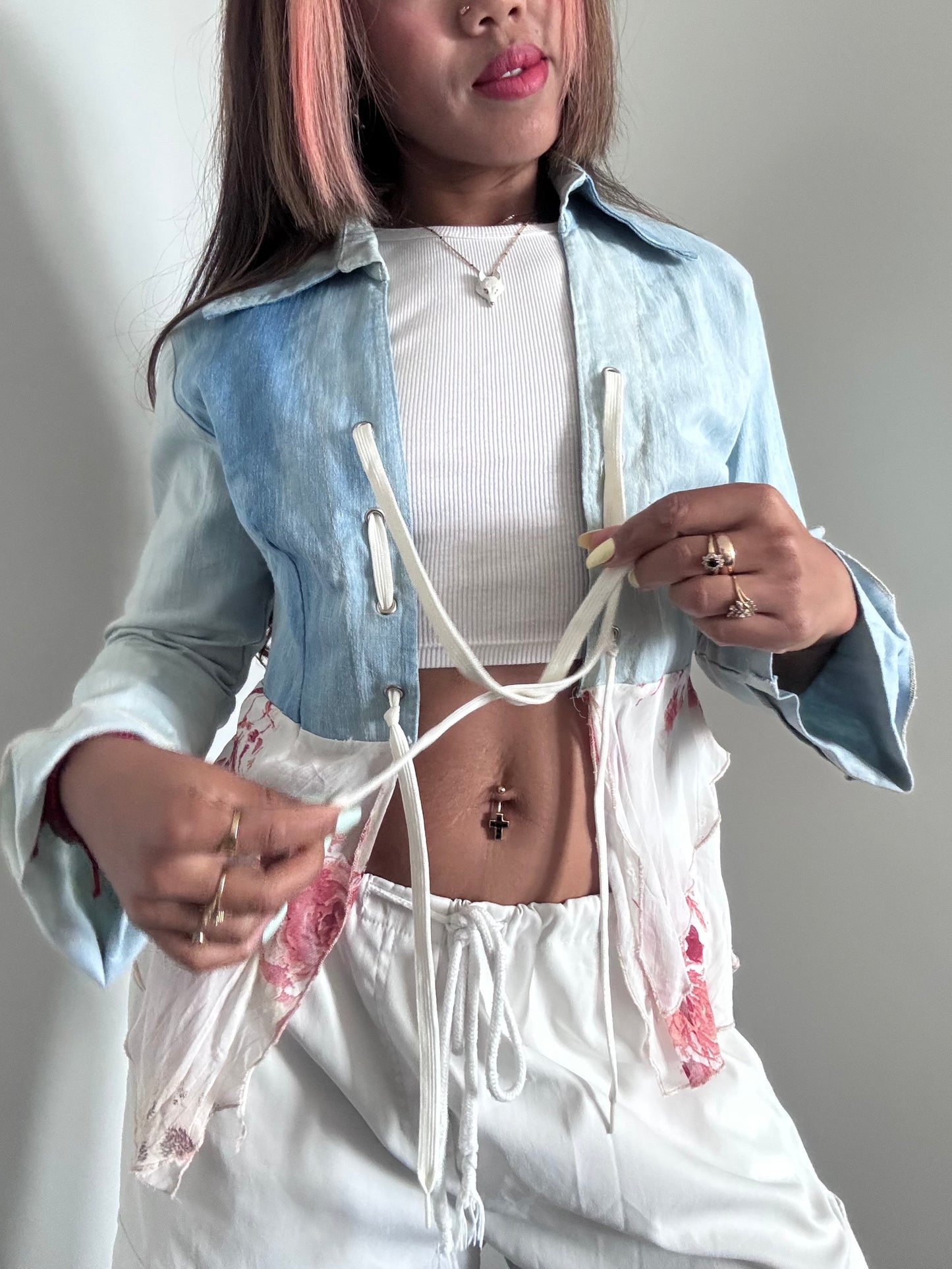 Veste crop en jean et voile fleuri – Style Y2K Bohème Fairycore