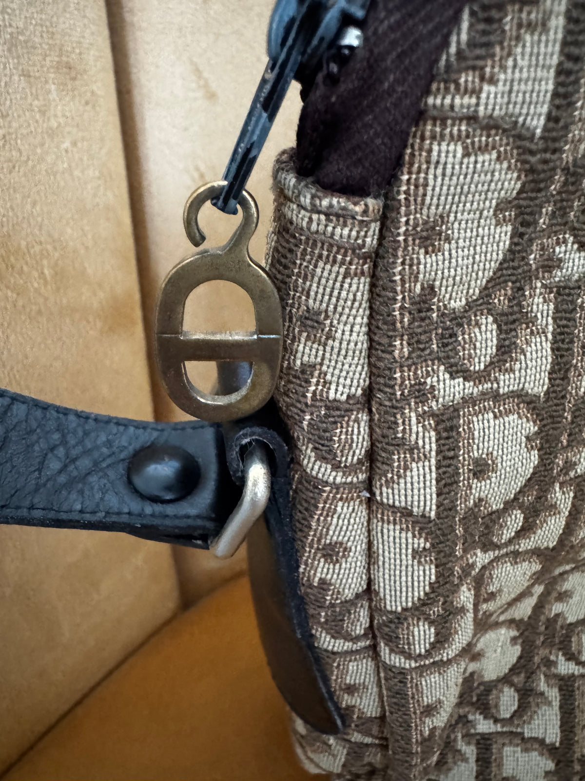 Sac Caméra Christian Dior Vintage – Monogramme Trotter Oblique Marron & Boucle Ovale CD