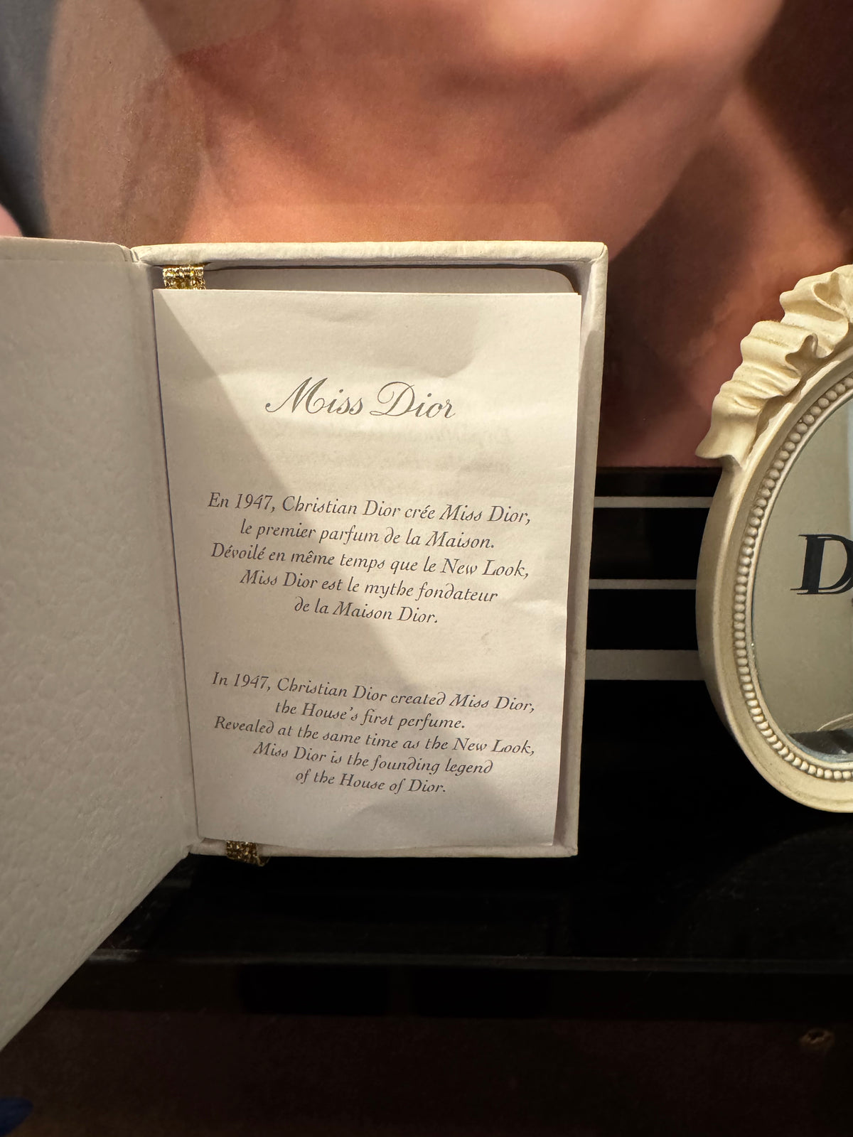 Coffret Cadeau Écrin Miniature Miss Dior – Eau de Parfum 5 ml Flacon Couture "Nœud Poignard"