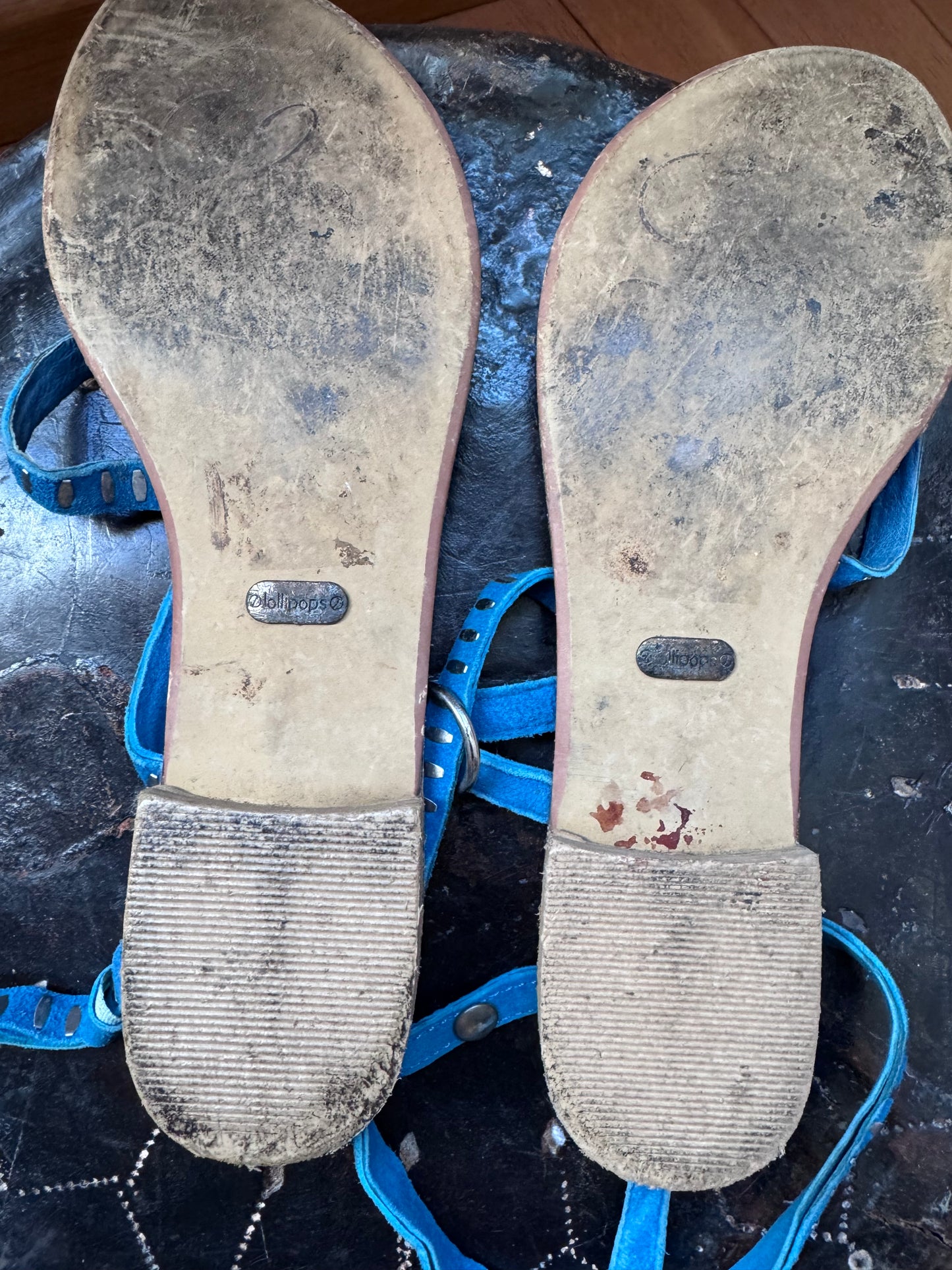 Sandales plates Lollipops en cuir daim bleu turquoise
