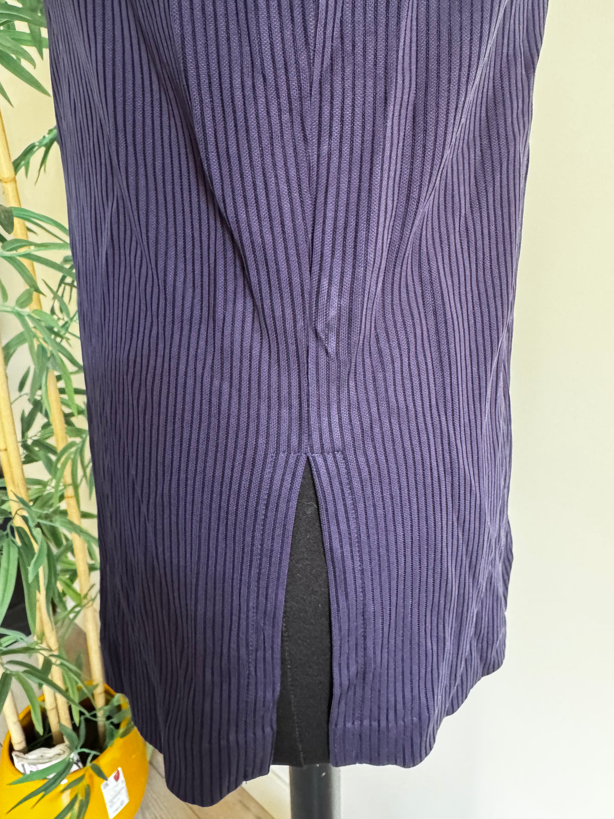 Top d'Archive Yves Saint Laurent Vintage – Maille Plissée Côtelée Bleu Nuit & Col Carré