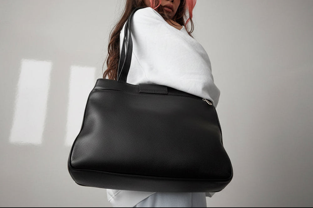 Sac Lancel vintage cuir noir années 90 – grand sac épaule classique