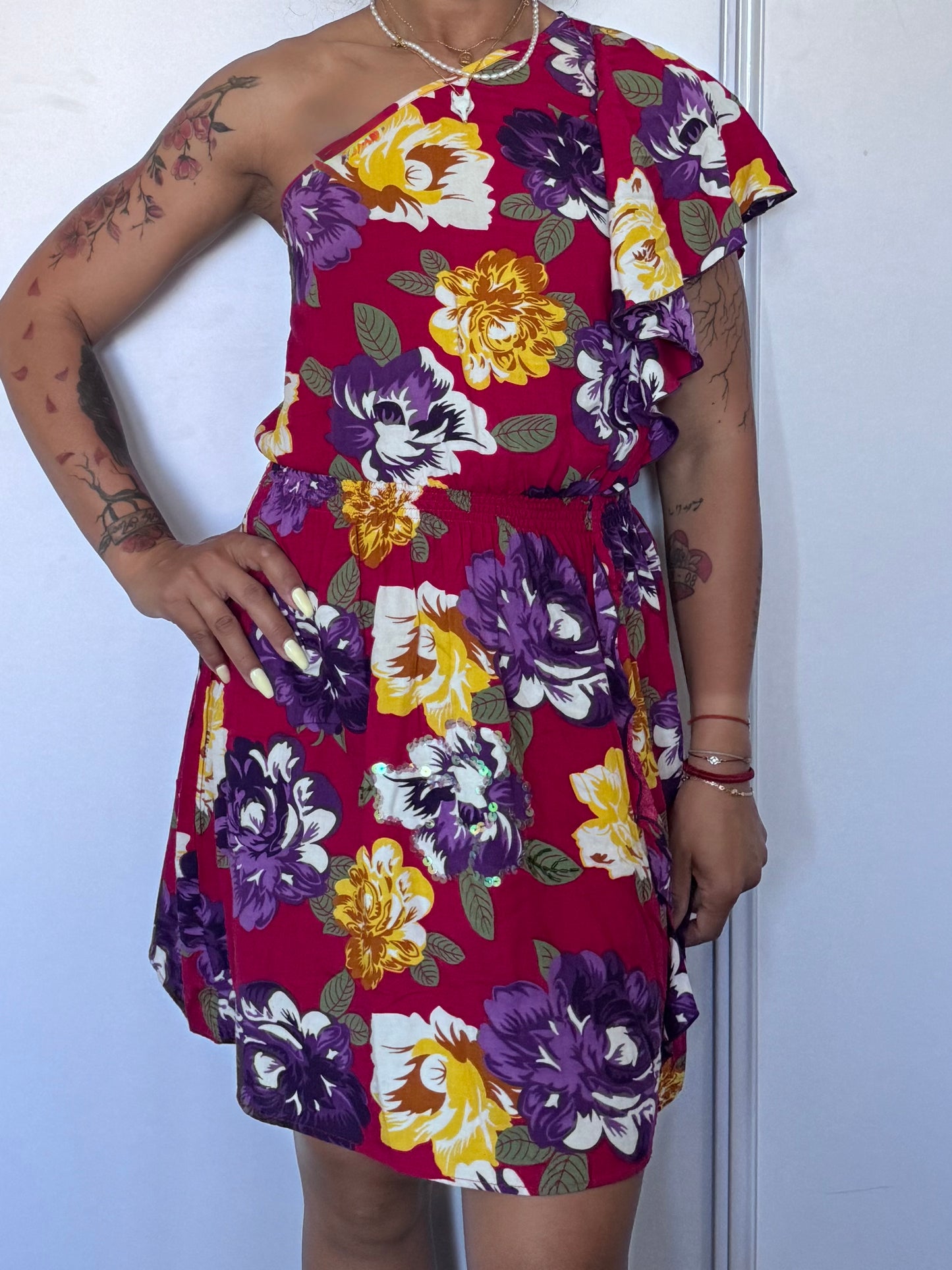 Robe asymétrique fleurie Sugarhill Boutique – Made in Indonesia
