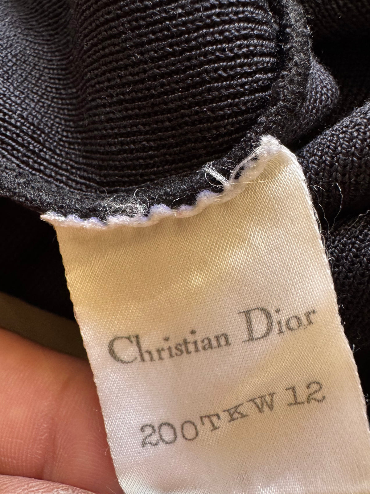 Top en Maille de Soie Christian Dior Vintage – Monogramme Brodé Or & Liserés Lurex (Époque Galliano)