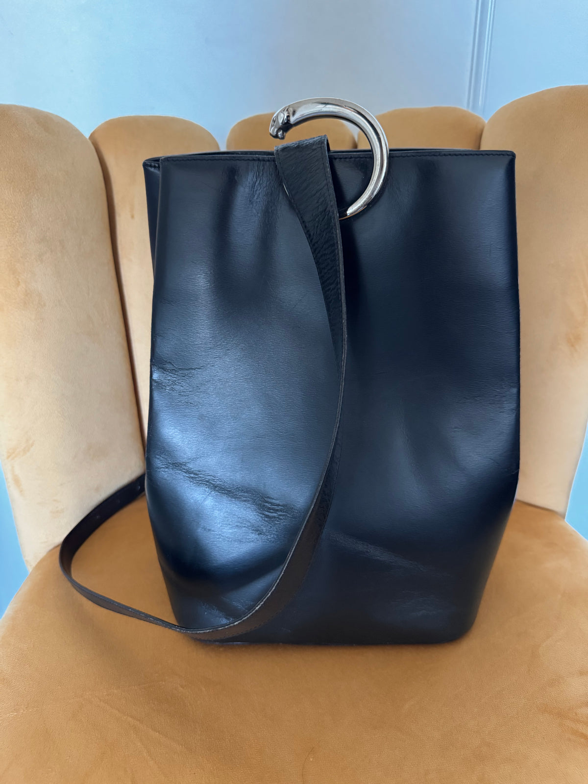 Sac Seau Cartier "Panthère" Vintage – Cuir Lisse Marine & Attache Panthère Argentée (1990)