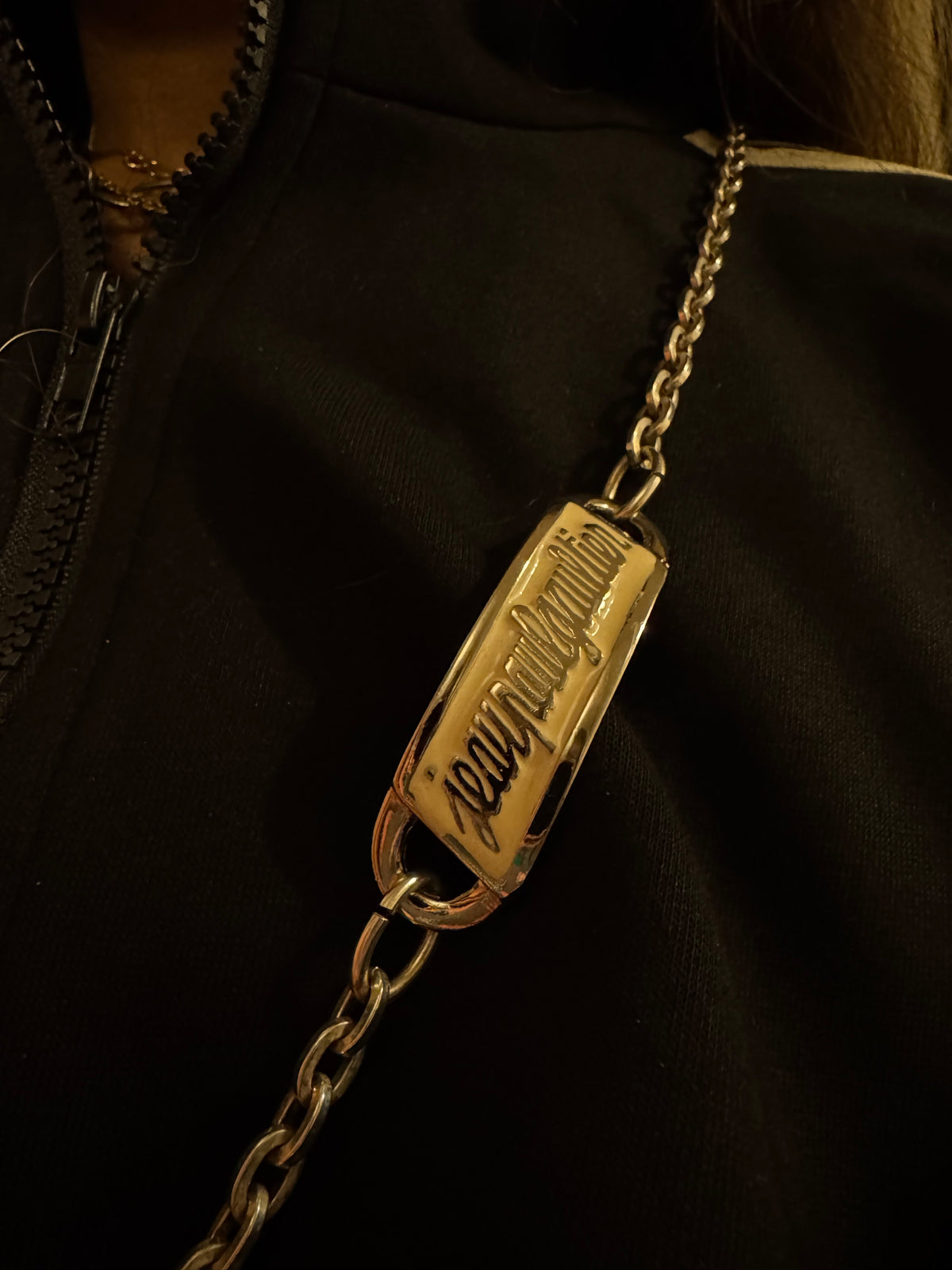 Sautoir / Chaîne de Taille Jean Paul Gaultier Vintage – Plaque Signature Métal Argenté (Circa 1990)