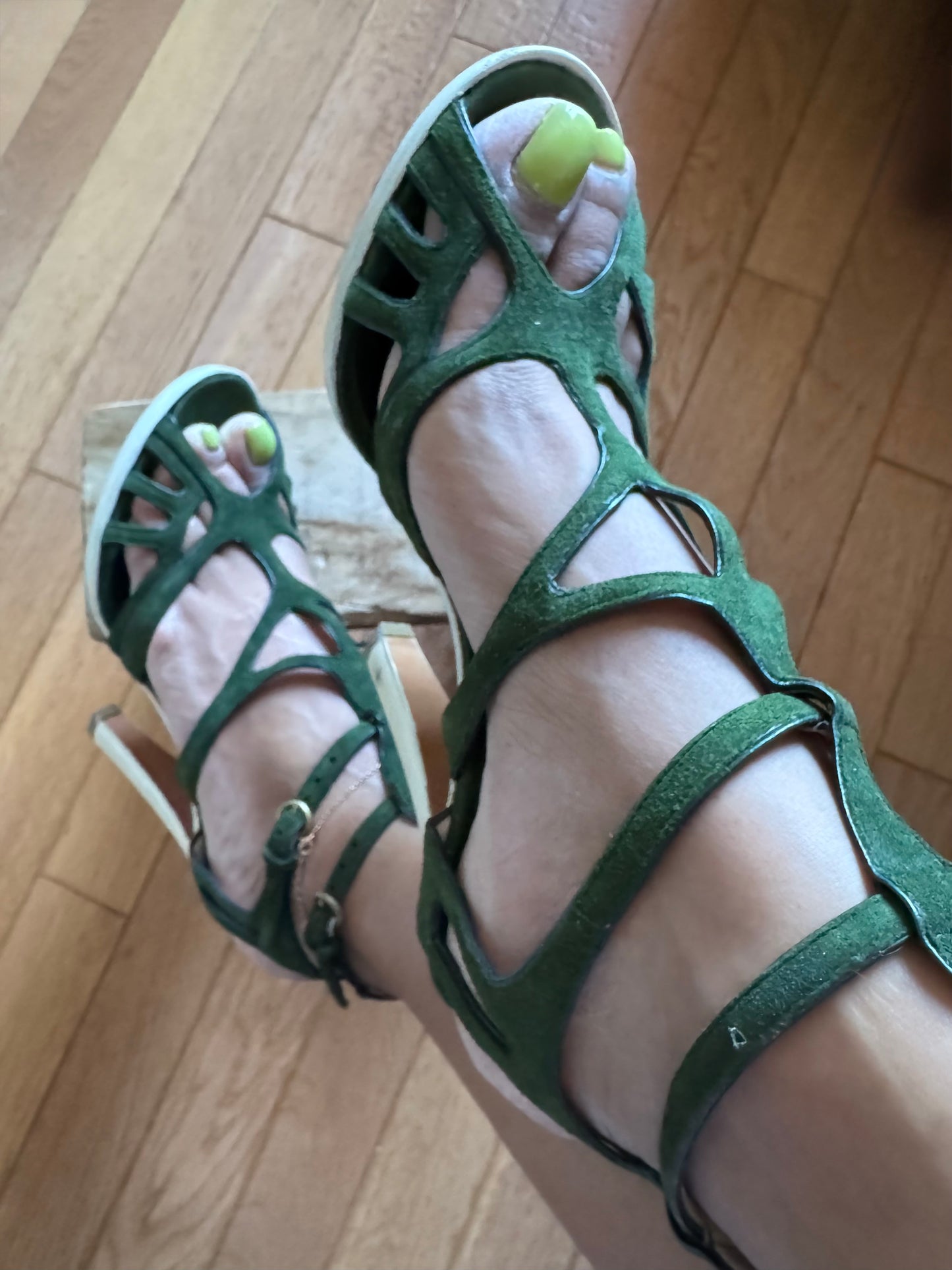 Sandales Vanessa Bruno en daim – Fabriquées en Italie-taille 39