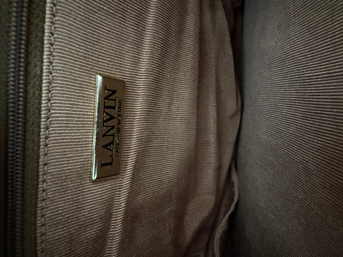 Sac Besace Lanvin Paris Vintage – Cuir Lisse Taupe & Fermoir Blason Iconique
