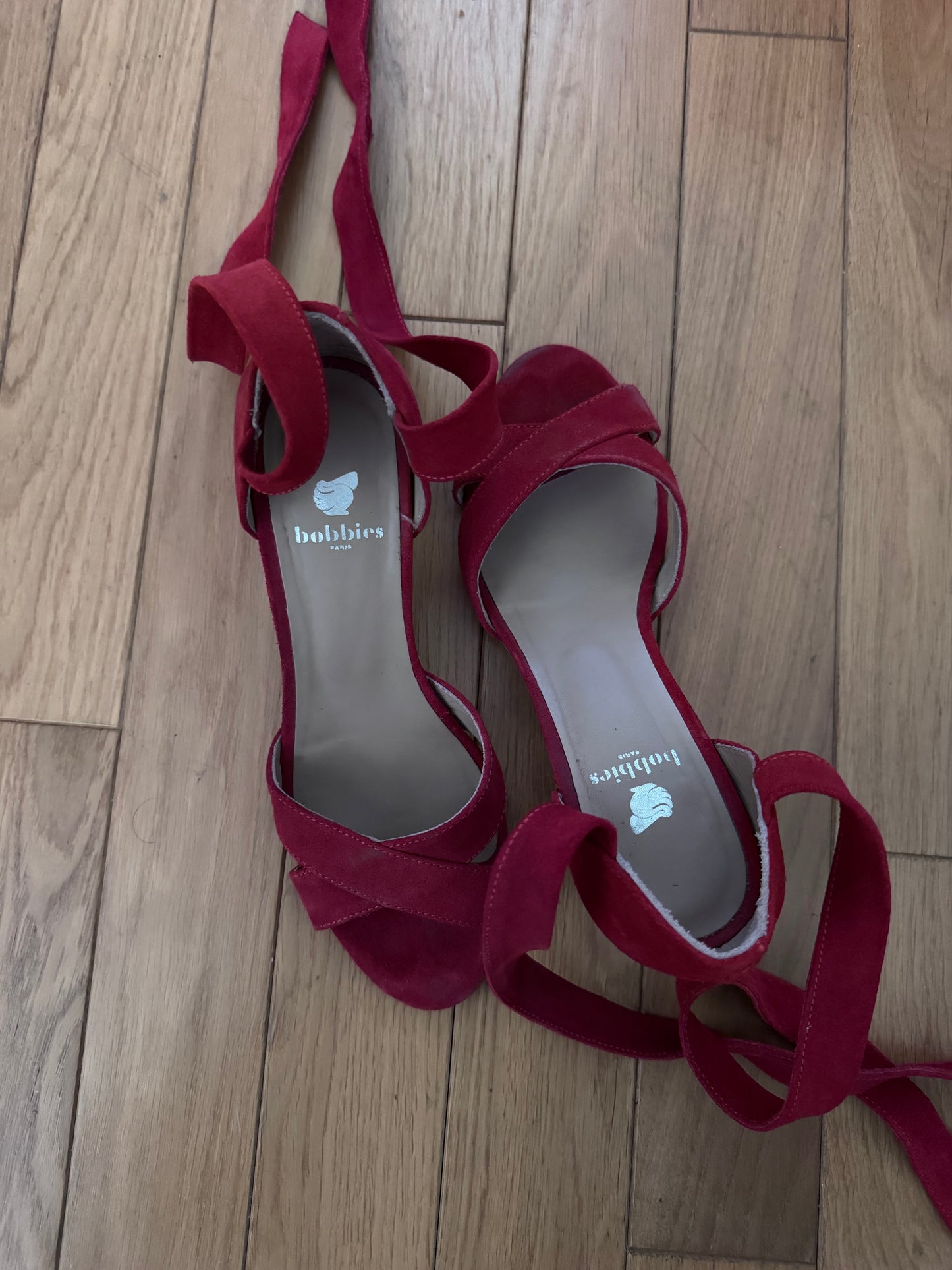 Sandales Bobbies rouges en cuir véritable – Talon carré – Made in Portugal