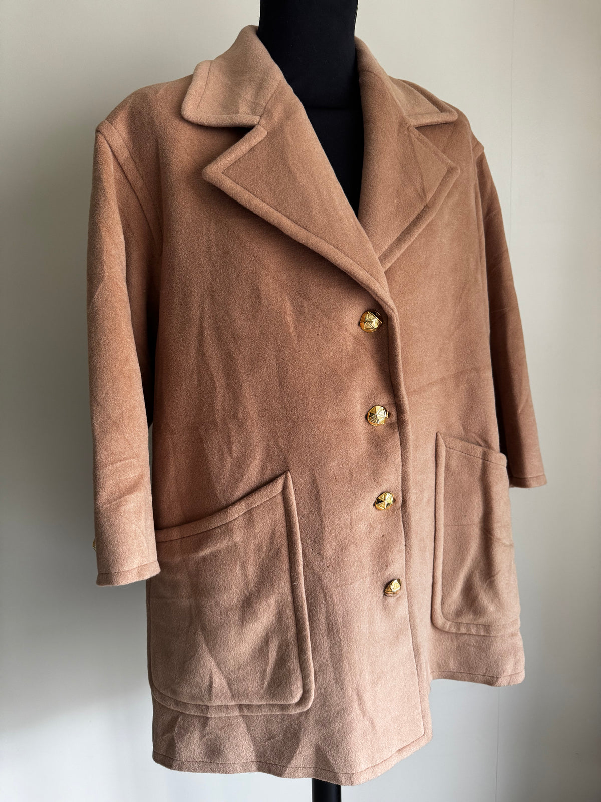 Manteau Court Valentino Miss V Vintage – 30% Mohair & Laine Camel, Boutons Bijoux Or (Made in Italy)