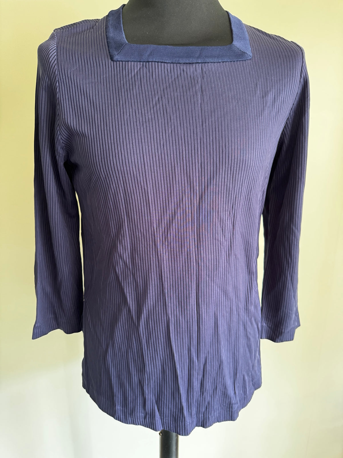 Top d'Archive Yves Saint Laurent Vintage – Maille Plissée Côtelée Bleu Nuit & Col Carré