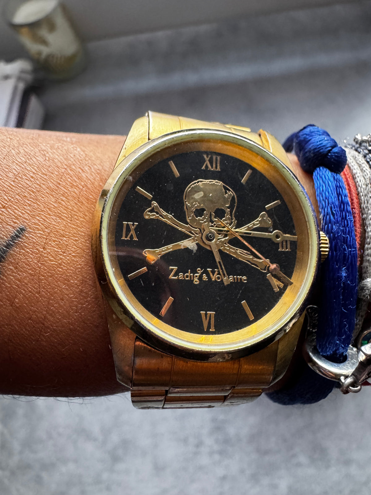 Montre Zadig & Voltaire "Timeless Skull" Vintage – Acier Plaqué Or & Cadran Tête de Mort Noir