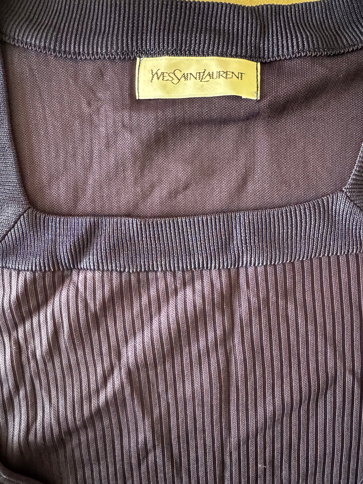 Top d'Archive Yves Saint Laurent Vintage – Maille Plissée Côtelée Bleu Nuit & Col Carré
