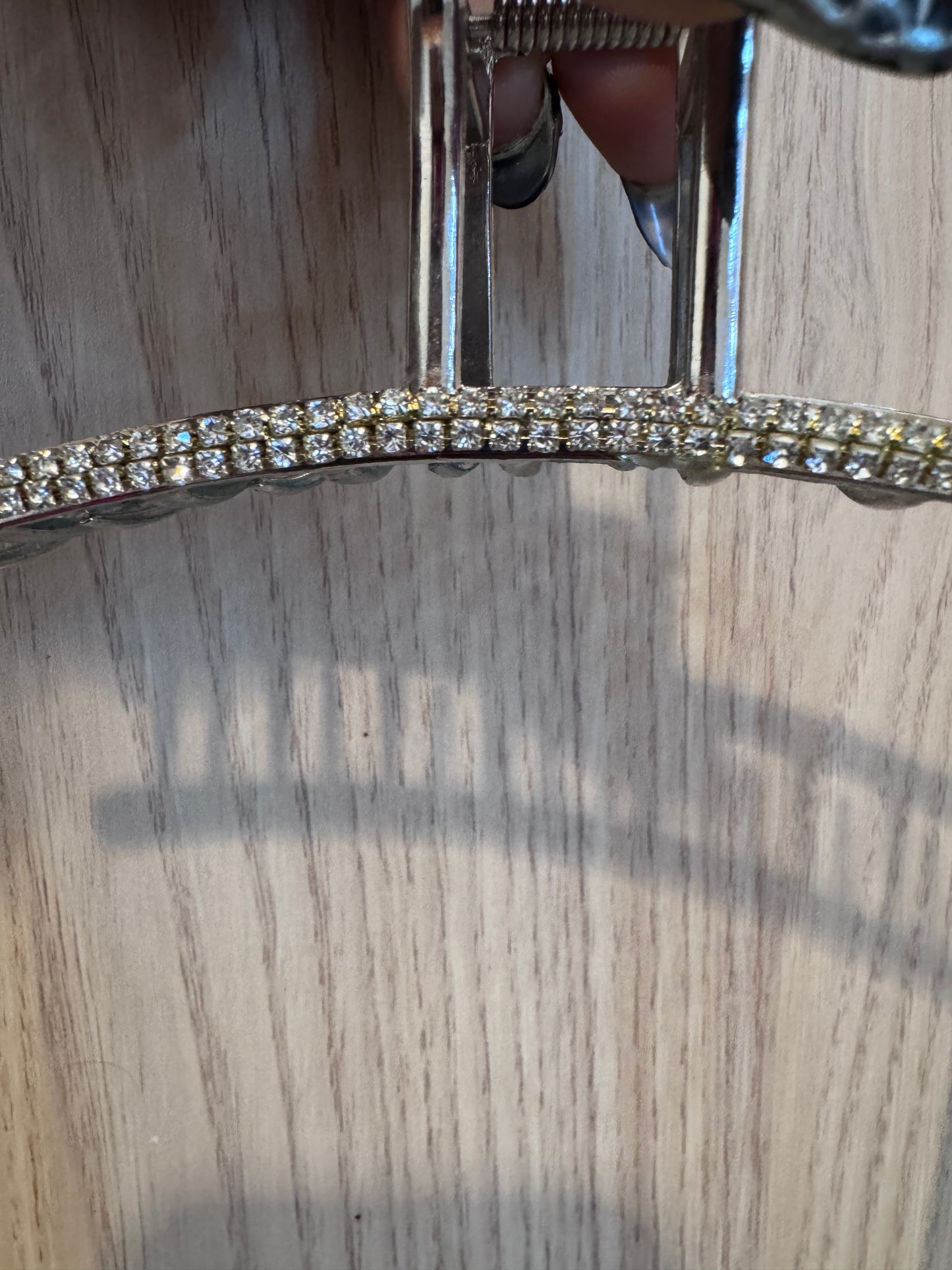 Pince à cheveux argentée à strass avec chaînes pendantes – Élégance & brillance