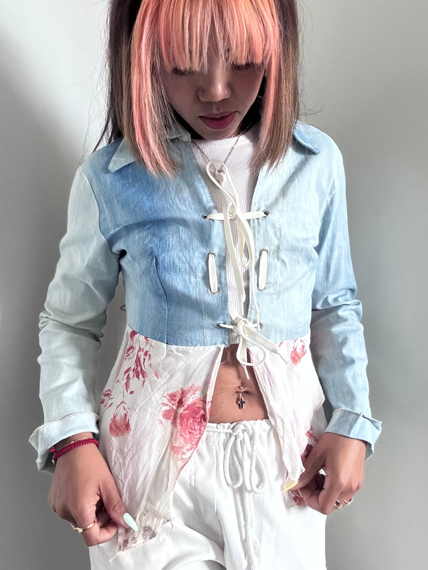 Veste crop en jean et voile fleuri – Style Y2K Bohème Fairycore