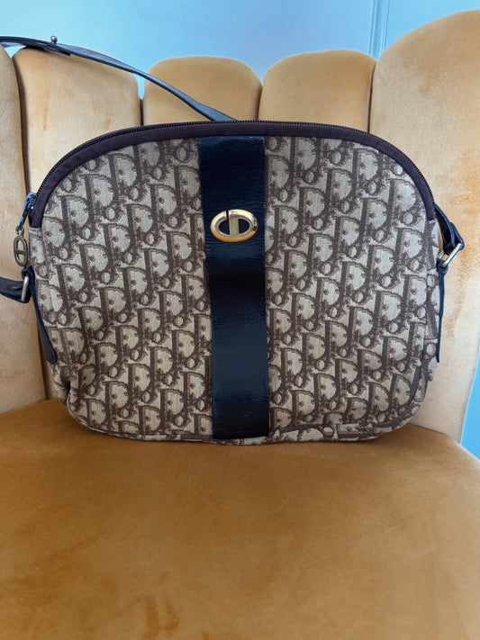 Sac Caméra Christian Dior Vintage – Monogramme Trotter Oblique Marron & Boucle Ovale CD