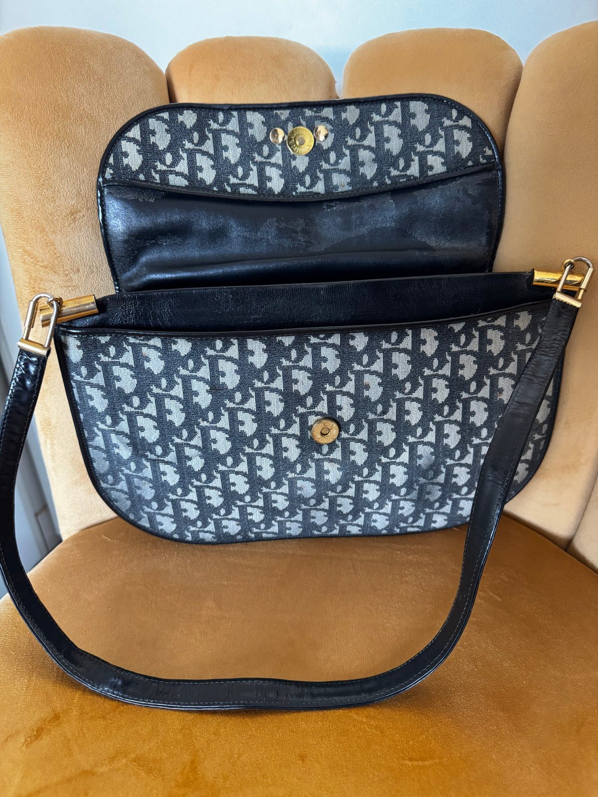 Sac Besace Christian Dior Vintage – Monogramme Trotter Oblique Bleu Marine & Boucle CD