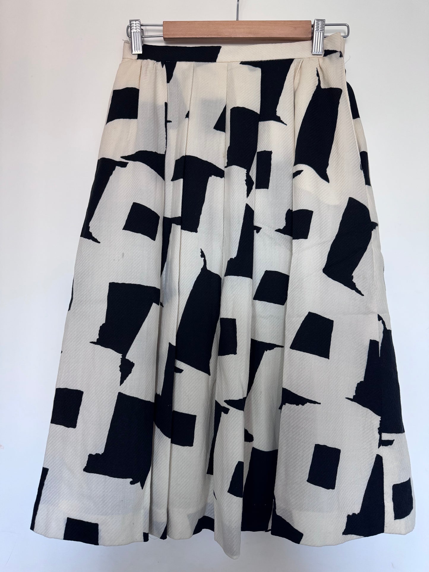 Jupe Gérard Pasquier en laine Made in France – Motif graphique noir et écru