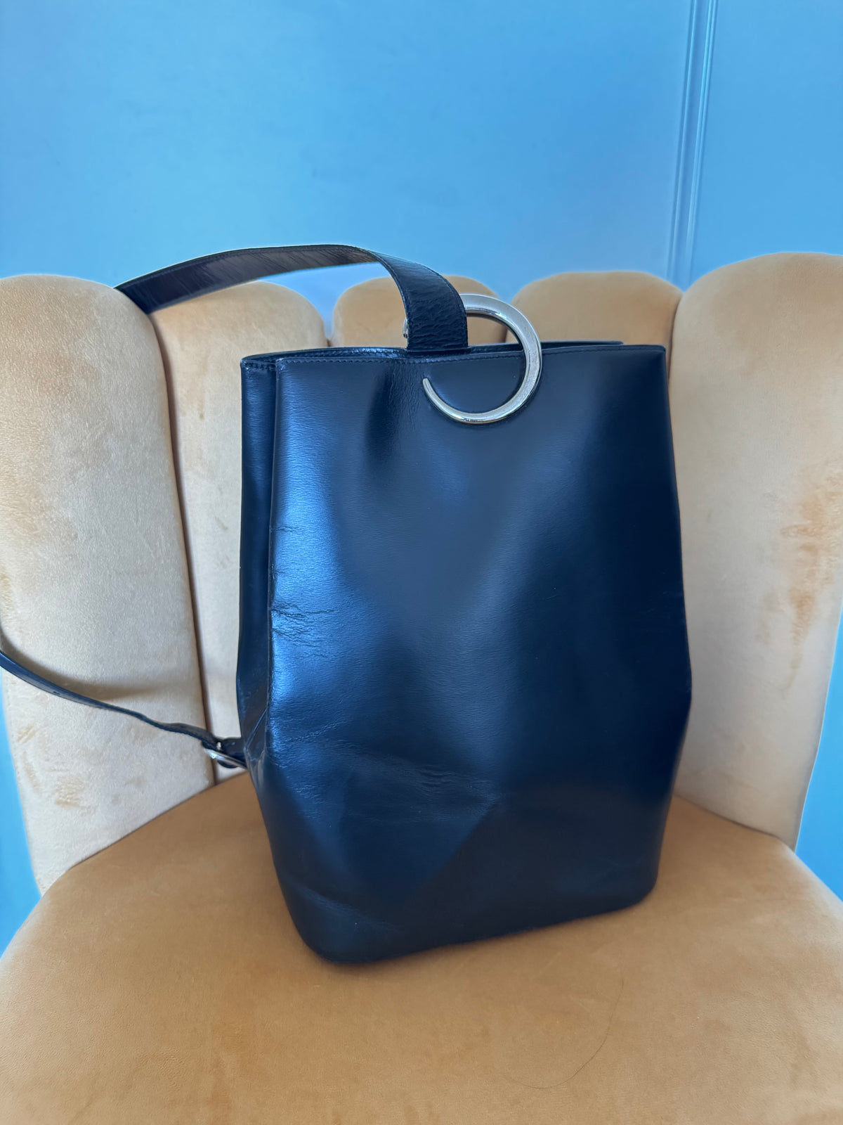 Sac Seau Cartier "Panthère" Vintage – Cuir Lisse Marine & Attache Panthère Argentée (1990)