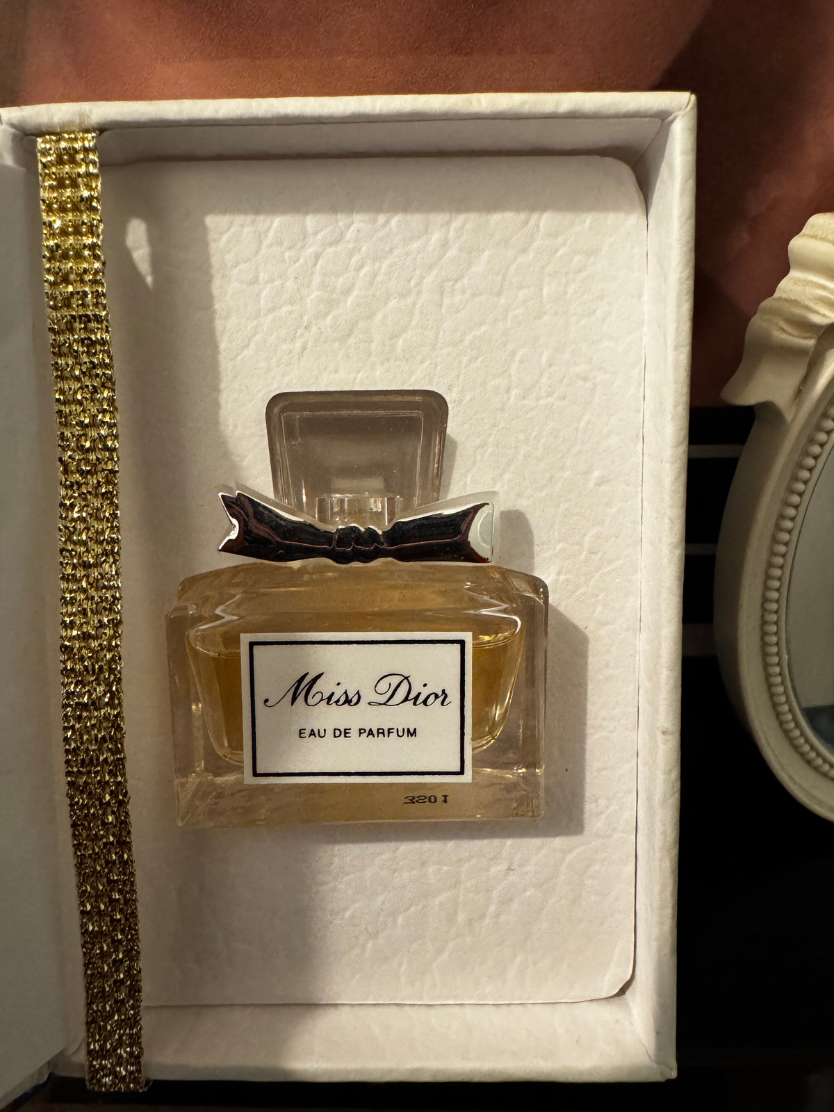 Coffret Cadeau Écrin Miniature Miss Dior – Eau de Parfum 5 ml Flacon Couture "Nœud Poignard"