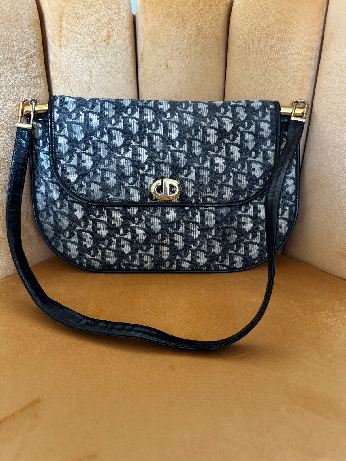 Sac Besace Christian Dior Vintage – Monogramme Trotter Oblique Bleu Marine & Boucle CD