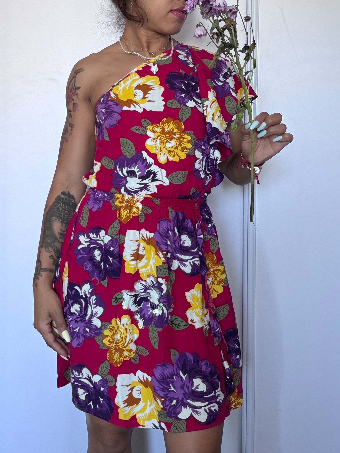 Robe asymétrique fleurie Sugarhill Boutique – Made in Indonesia