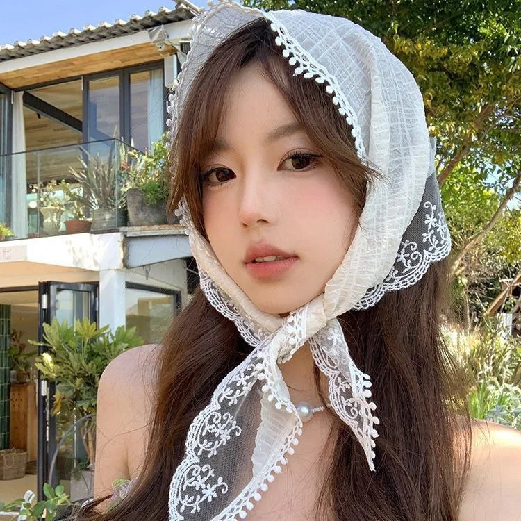 FOULARD EN DENTELLE RETRO
